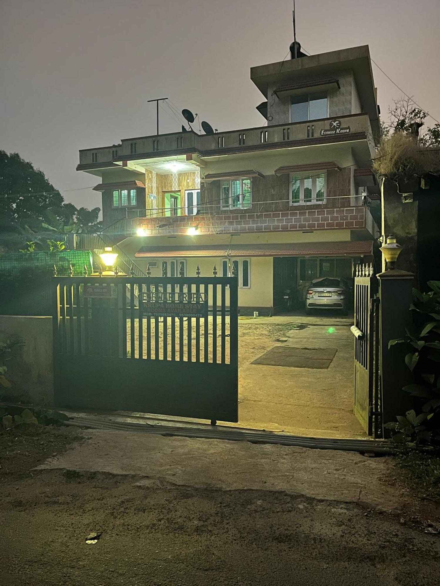 Eshwarkrupa Homestay Madikeri Exterior foto